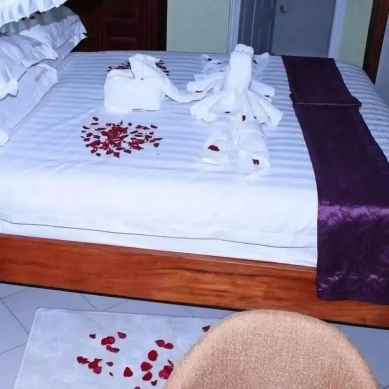 Deluxe Double room with garden view (full double bed)