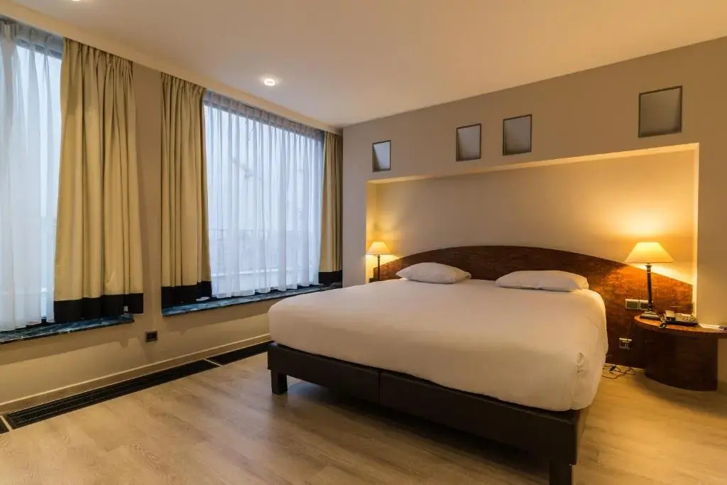 Deluxe Double room (full double bed)