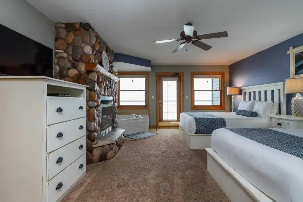 Standard Quadruple room with lake view
