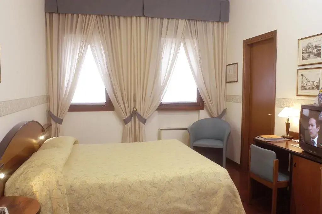 Standard Double room (full double bed)