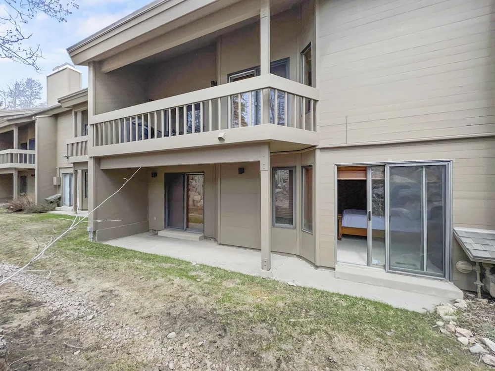 1791 Lakeside Getaway At Deer Valley! Outdoor Heated Pool & Hot Tubs! 2 Bedroom Condo by RedAwning