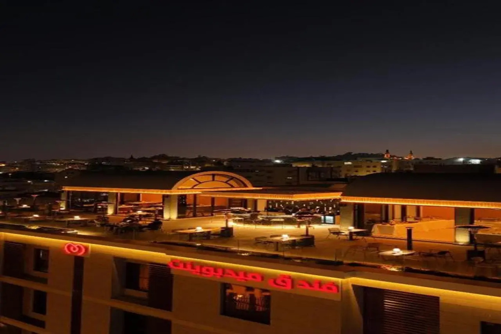Midpoint Hotel