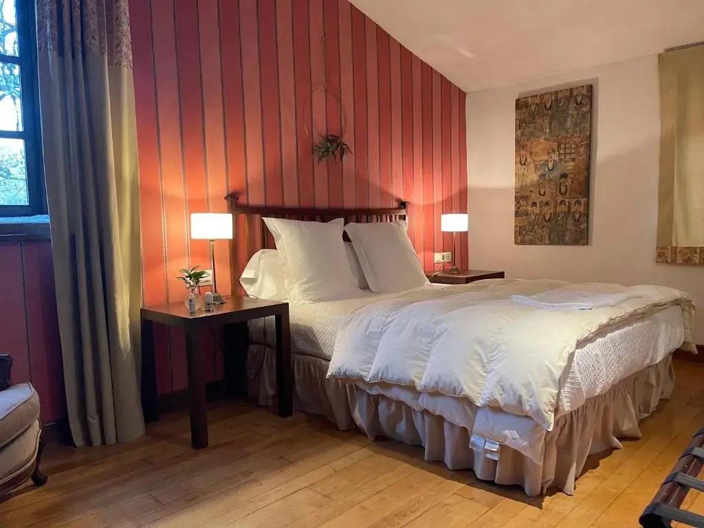 1 Double room (full double bed)