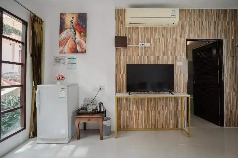 Семейный номер Standard с балконом в Club Bamboo Boutique Patong Beach Resort
