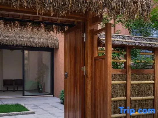 Jiuyan Bird's Nest Hotel