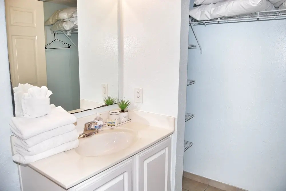 Grand Atlantic Resort 601 - Efficiency Studio Bedroom Condo by RedAwning - Chambres