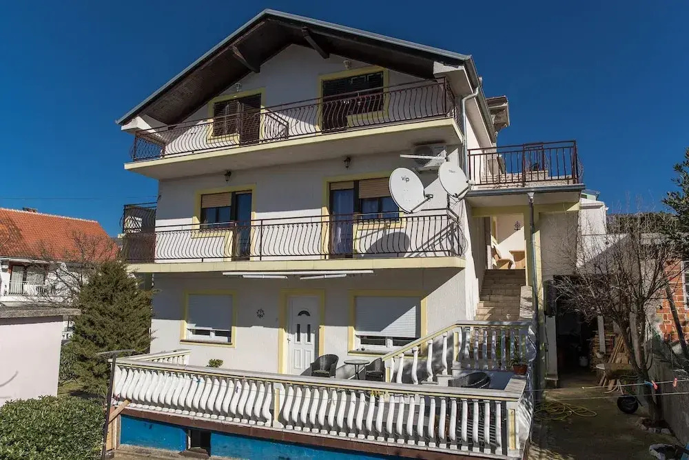 Apartment Eni