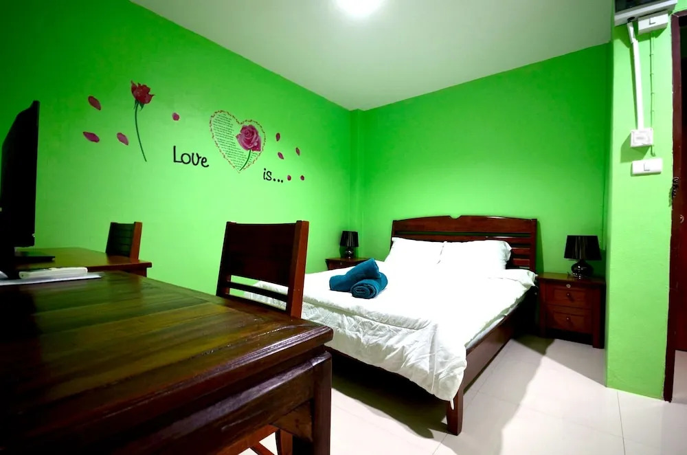Двухместный номер Standard двуспальная кровать в Enrico Hostel Patong