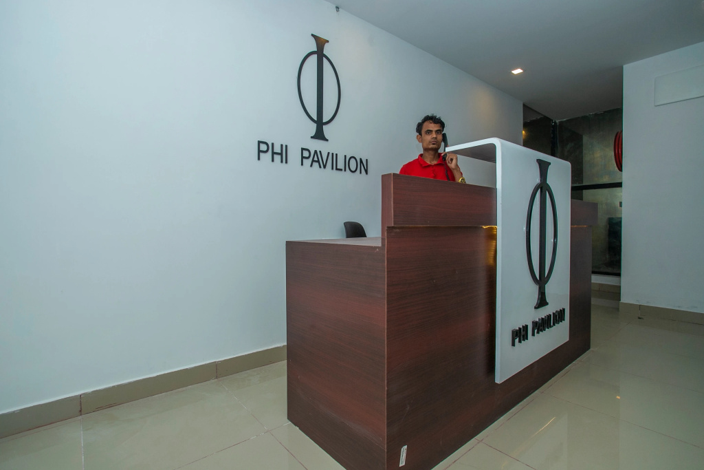 Hotel O Varcity Phi Premium Pavilion ,Above HDFC Bank ,Near Anjaneya Temple Madiwala, Hosur Main r