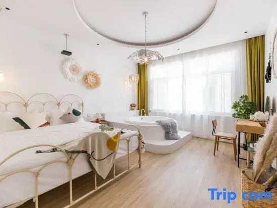 Standard Double room with pool view (full double bed)