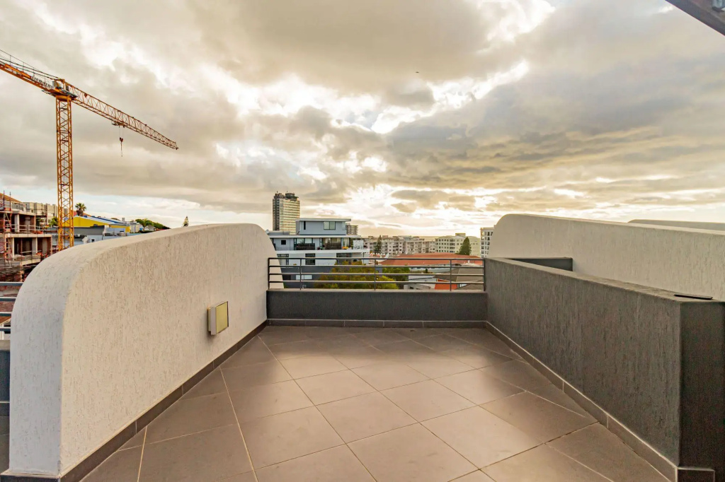 Modern Sea Point Apartment w Rooftop Deck 9 on S