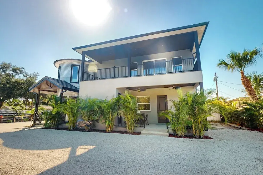 2BR Home w/ Horses, Close to Beach