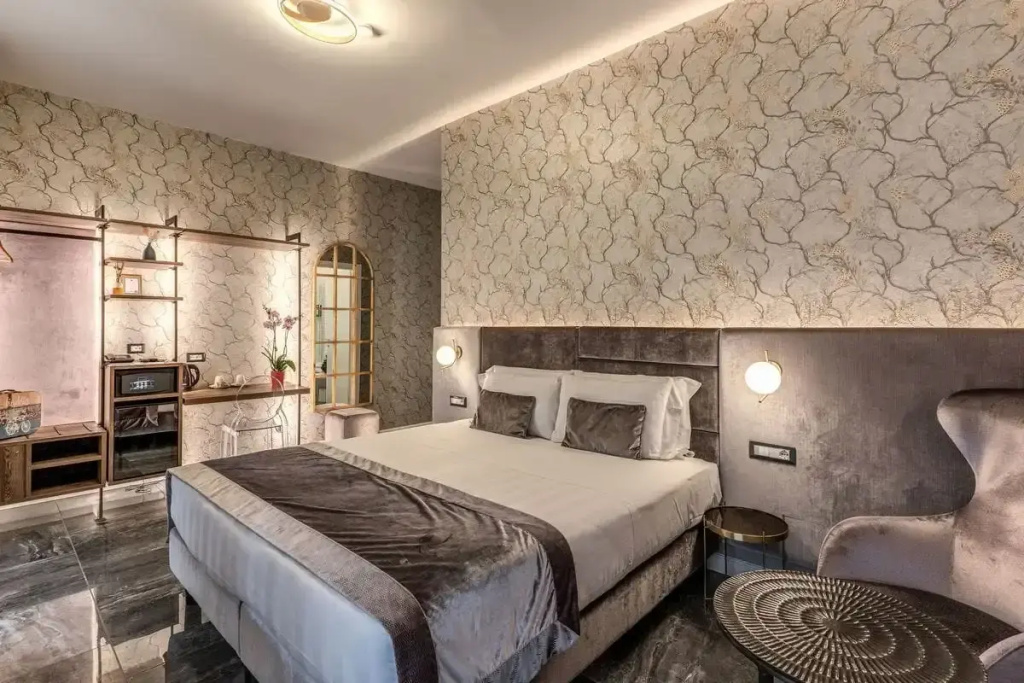 Superior Double room (full double bed)