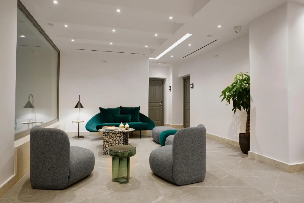 Lobby & Reception