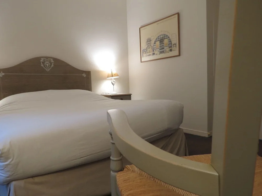 Standard Double room with park view (full double bed)