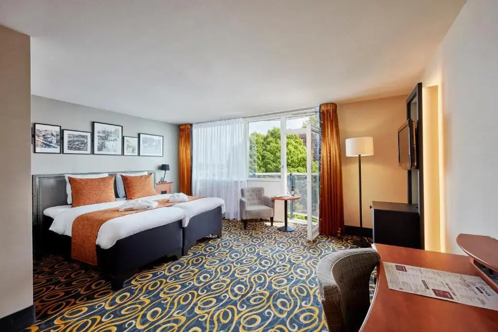 Deluxe Double room with balcony (full double bed)