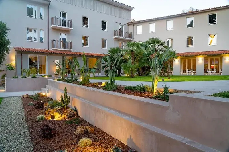 Marina Garden Hotel