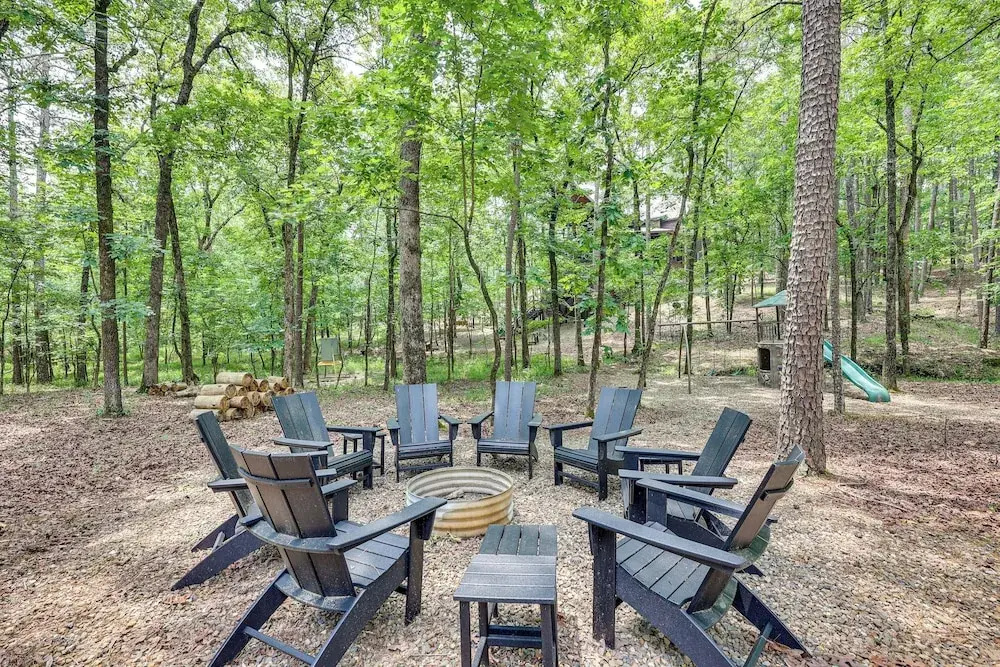 Family-friendly Broken Bow Home w/ Deck & Grill!