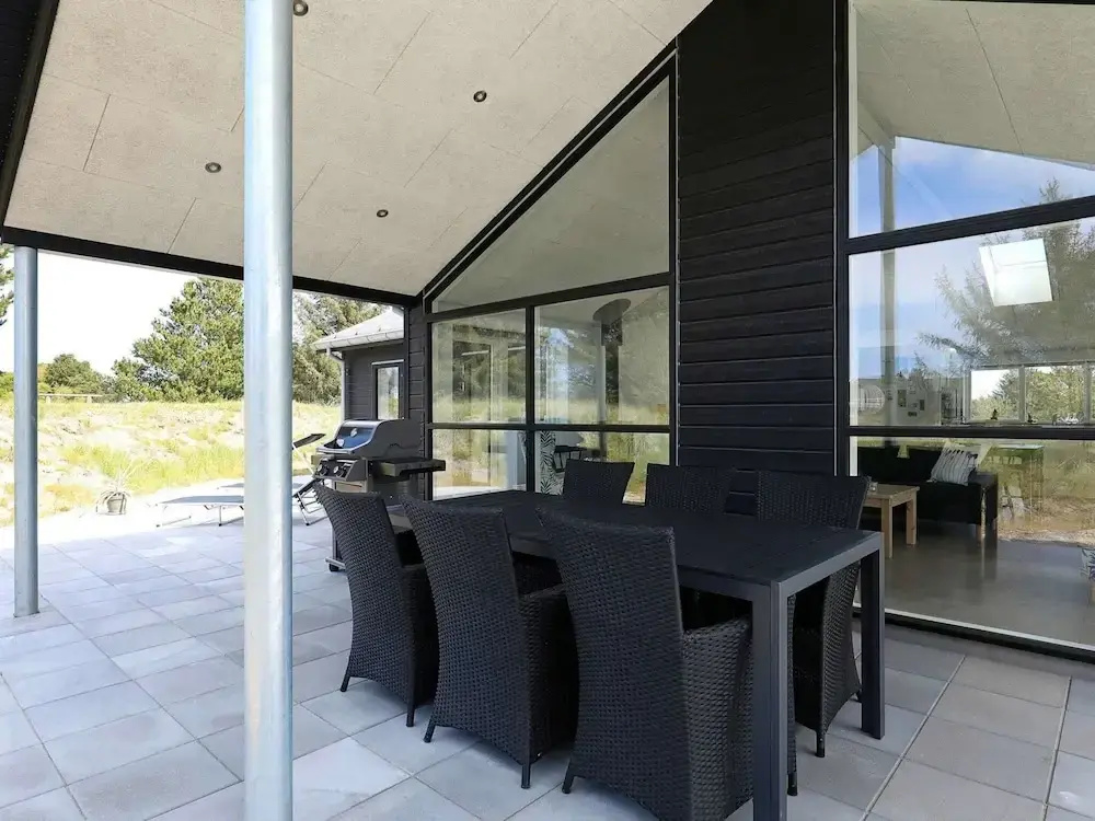 Spacious Holiday Home in Humble With Beach Nearby