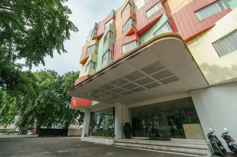 Reddoorz Plus @ Jalan Petojo Utara