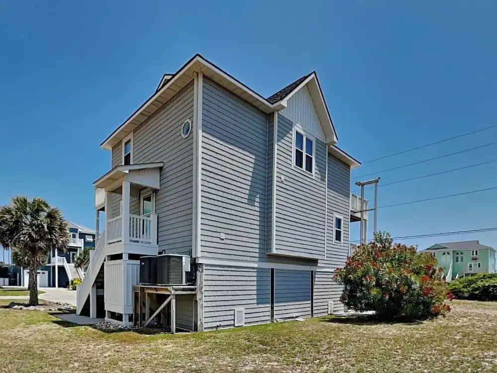 Salty Seahorse by Topsail Realty