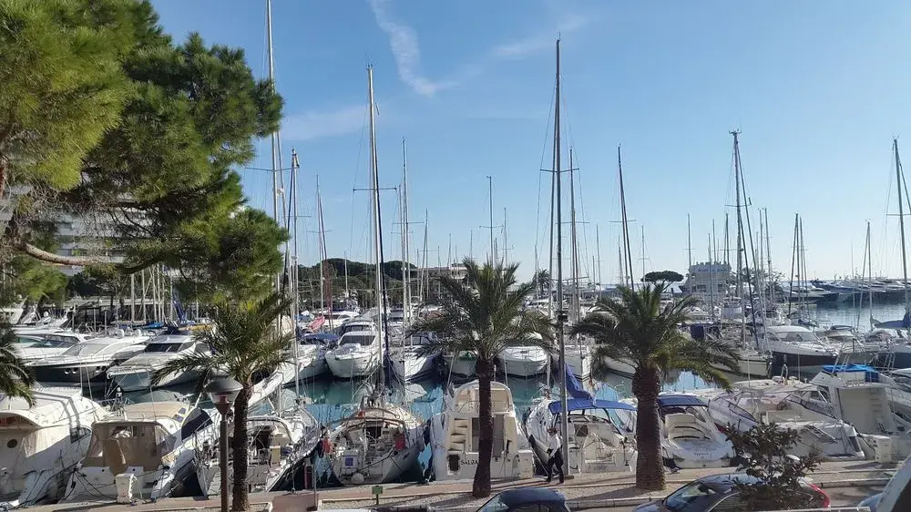 Grand studio vue mer à Marina Baie des Anges - фото 17