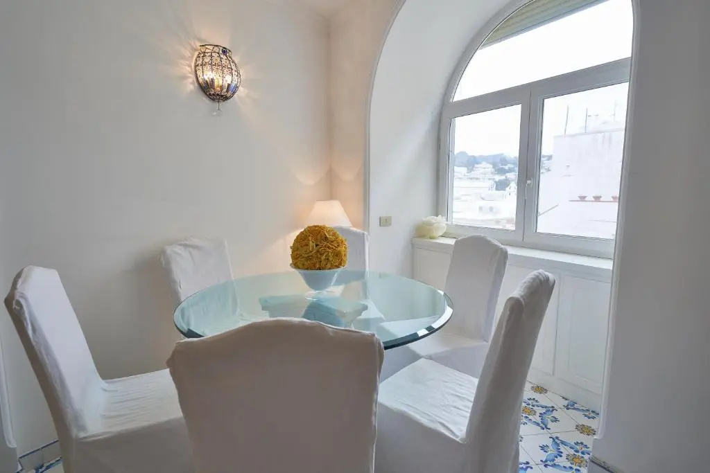 ABATE LUXURY APARTMENT By CapriRooms