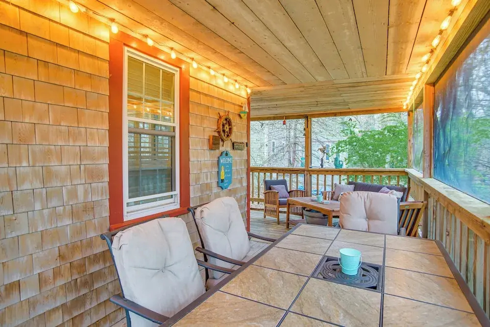 Beach & Lake Access: Group Getaway in Mashpee!
