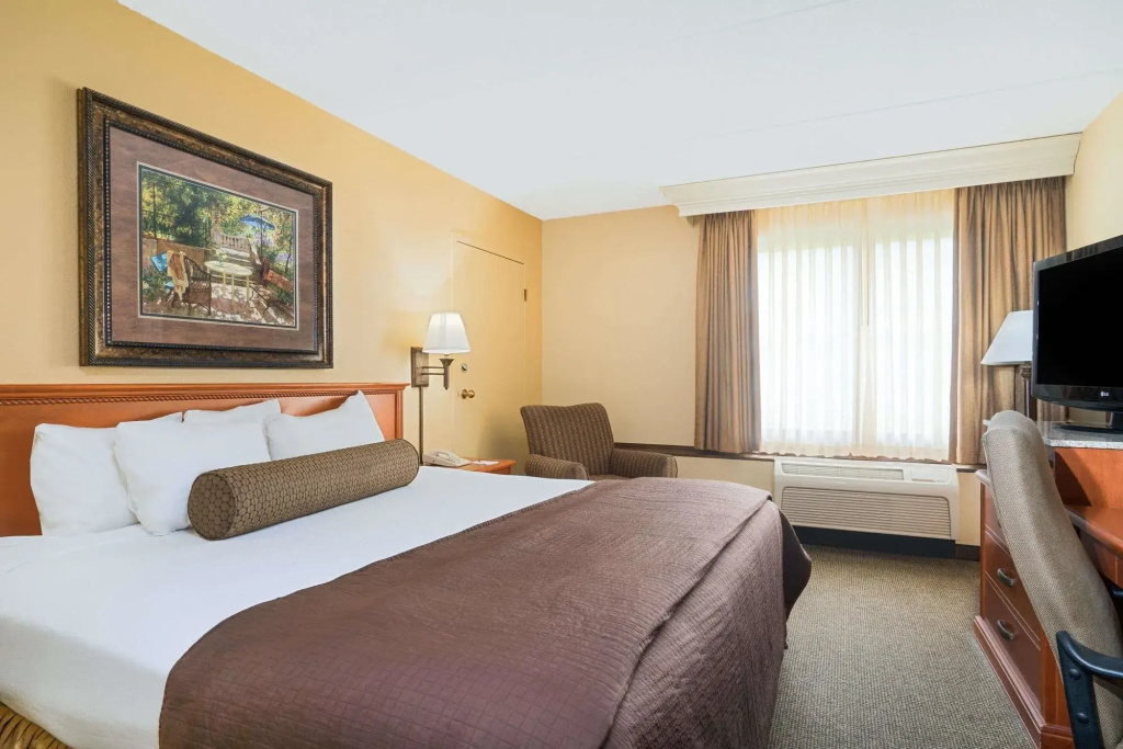 Ramada Hotel & Conference Center by Wyndham Plymouth - Général
