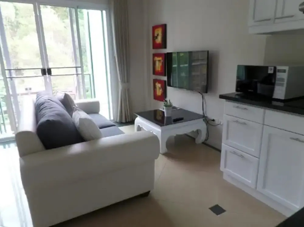 Апартаменты c 1 комнатой с балконом в Westbury Residence