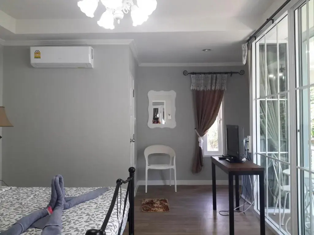 Deluxe Double room with balcony (full double bed)