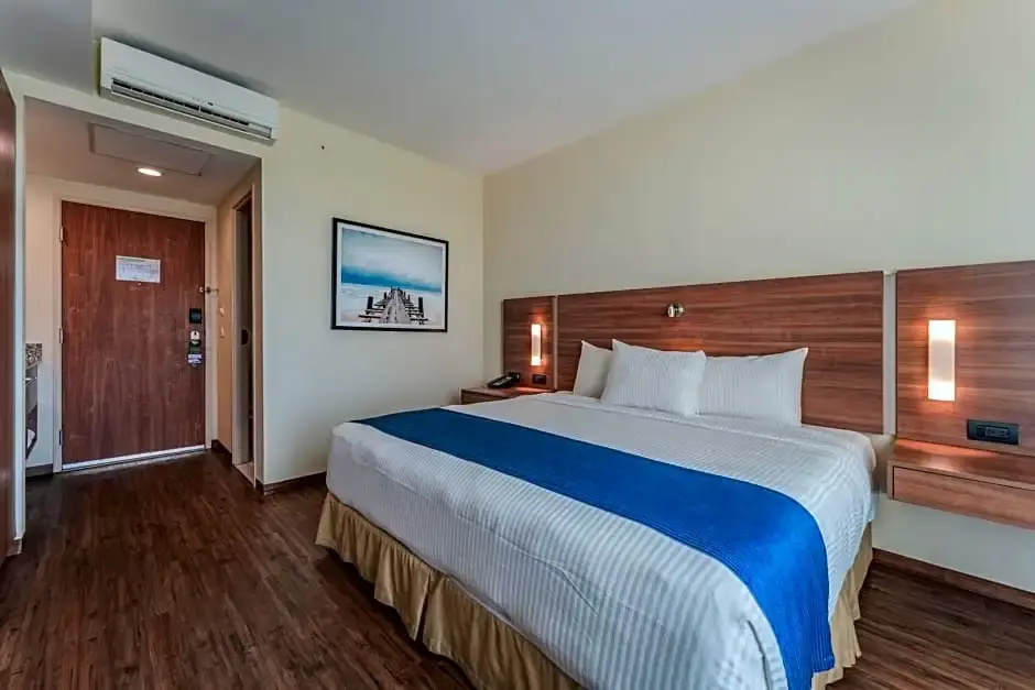 Standard Double room with sea view (full double bed)
