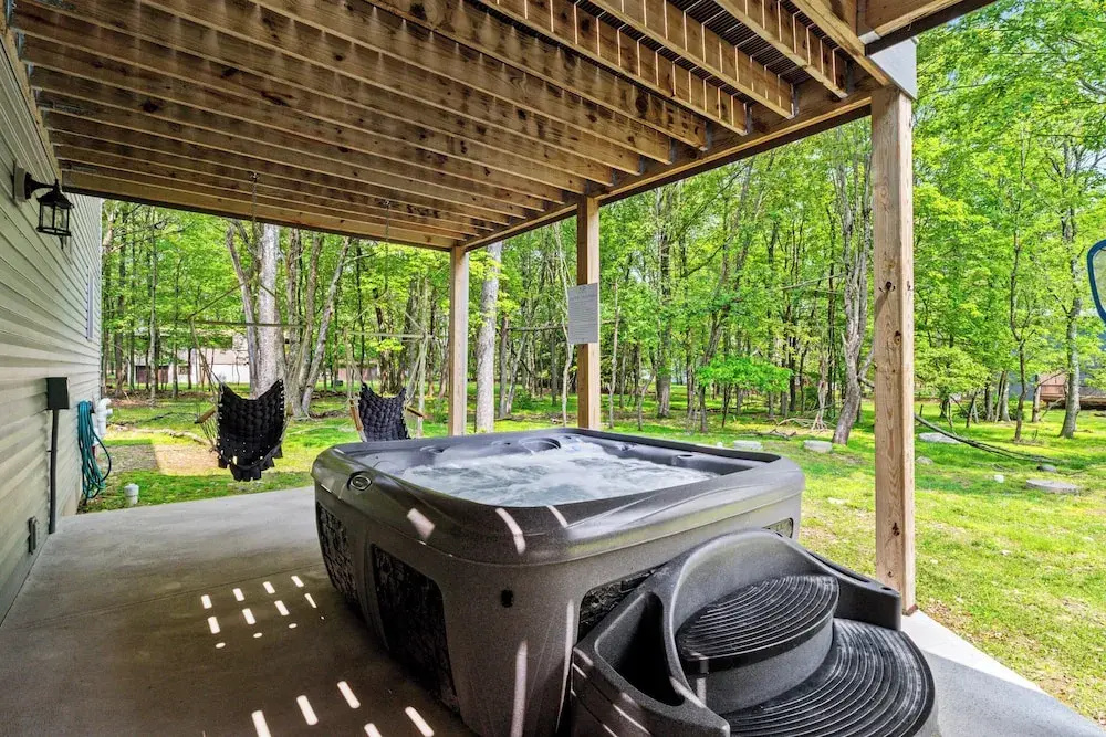 Hot Tub & Community Beach: Albrightsville Home!