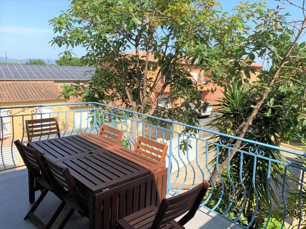 BEAUX APPARTEMENTS 65m2 AVEC ESPACES EXTERIEURS PARKINGS PROCHE PLAGE