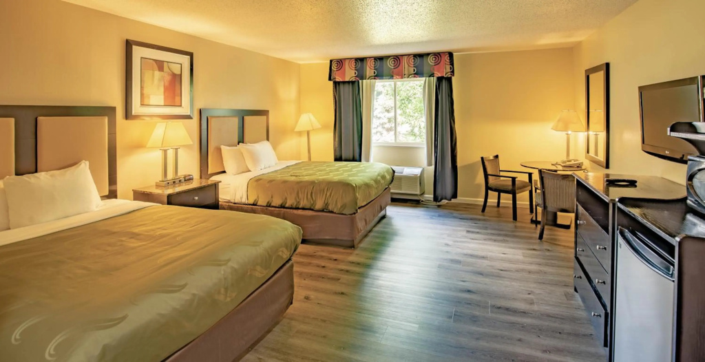 Quality Inn & Suites Woodstock near Lake Geneva — 4