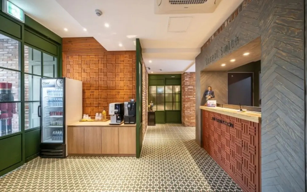 Lobby & Reception