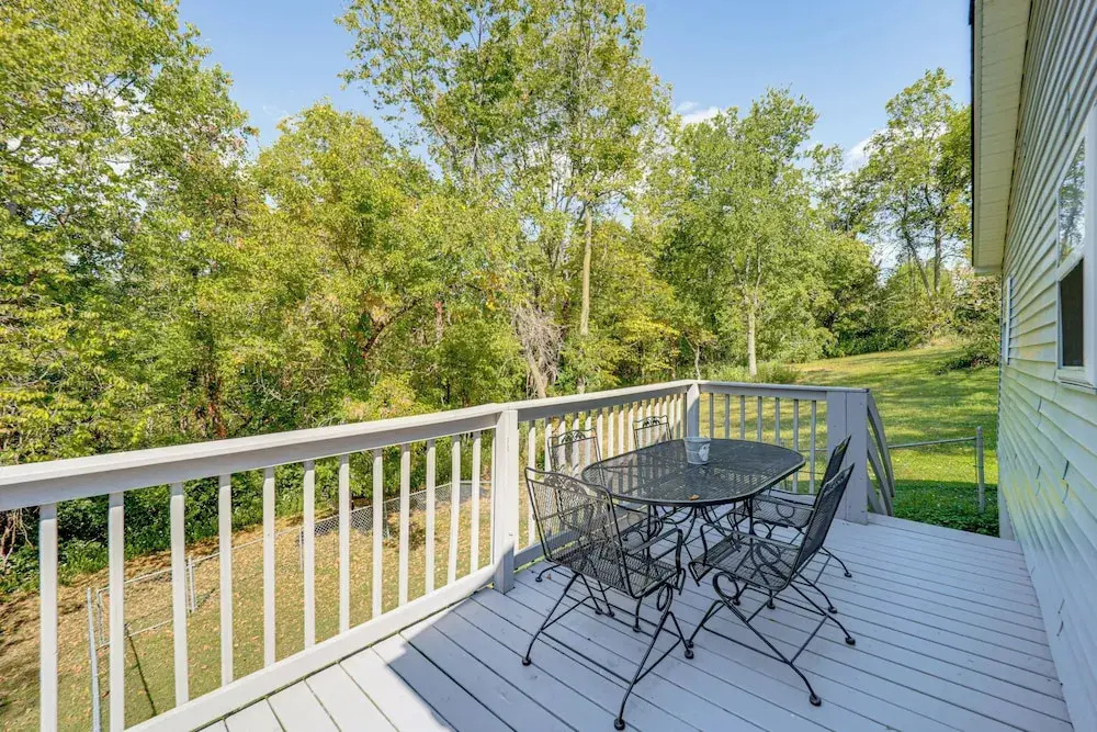 Walk to Main Street! Family Home in Williamstown