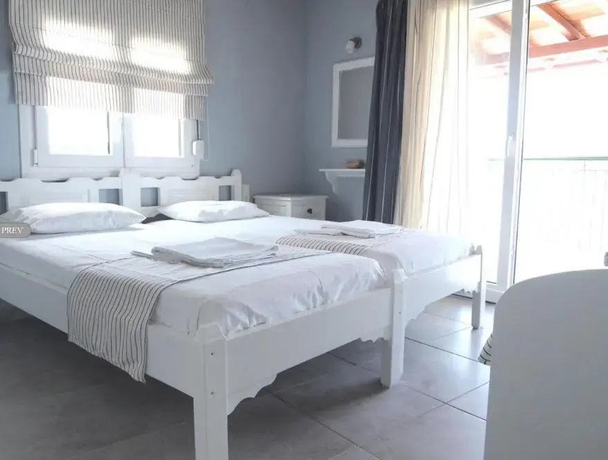 Standard Double room with partial sea view (full double bed)