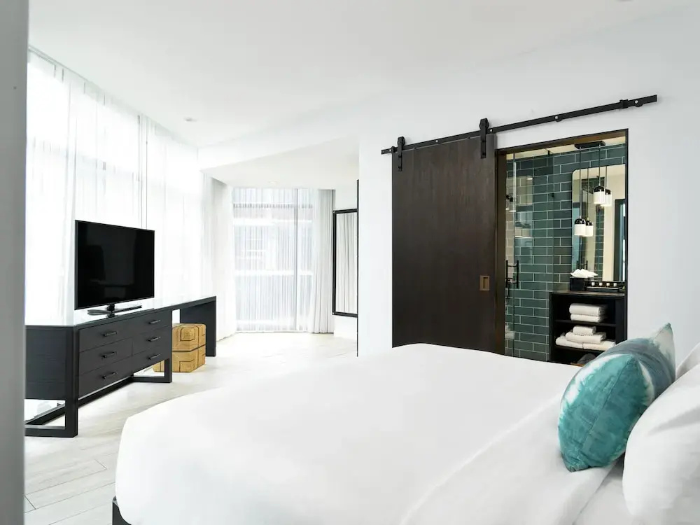 Deluxe Double Junior Suite with balcony (full double bed)