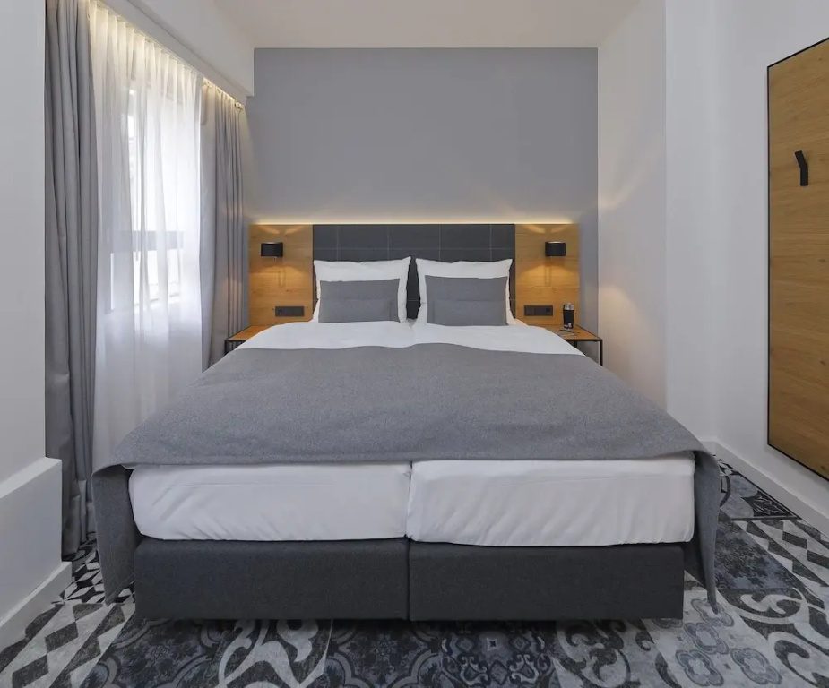 Economy room