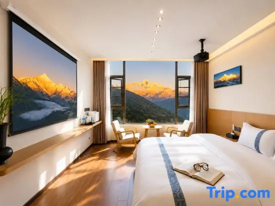 Snowland Suiyuan · Snowland View Hotel (Meili Snow Mountain Feilaisi Scenic Area Branch)