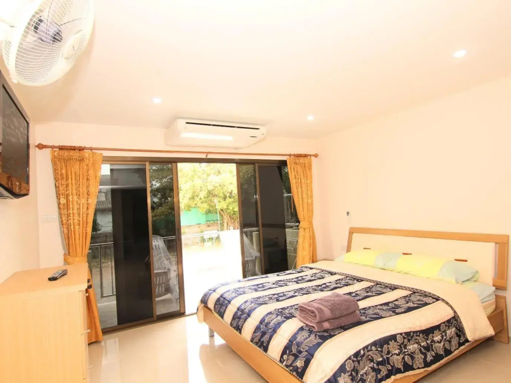 Deluxe Double room with balcony (full double bed)