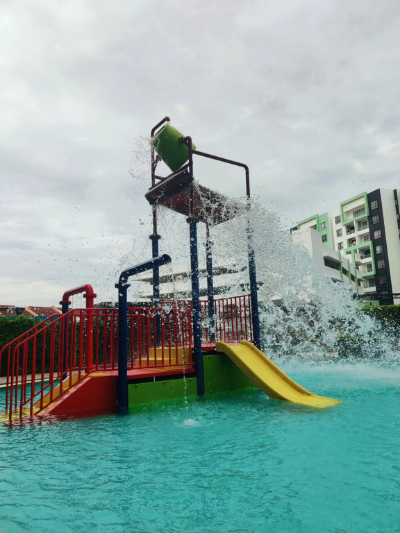 KT's Homestay-- Corner Unit - Manhattan Ipoh with Water Park for 6-9 Pax