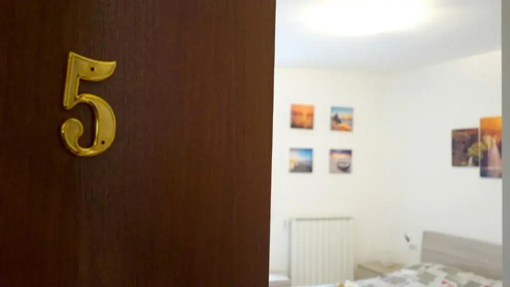 Standard Double room with balcony (full double bed)