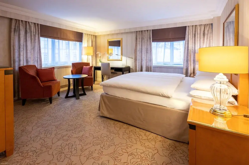 Premium Corner Double room with city view (full double bed)