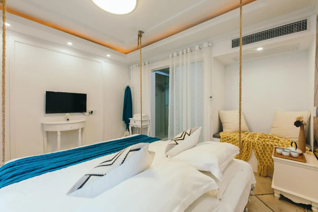 Double Suite with balcony full double bed