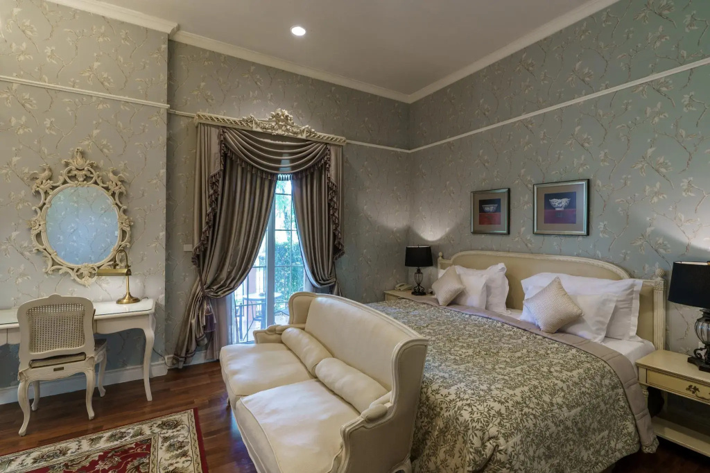 Premier room