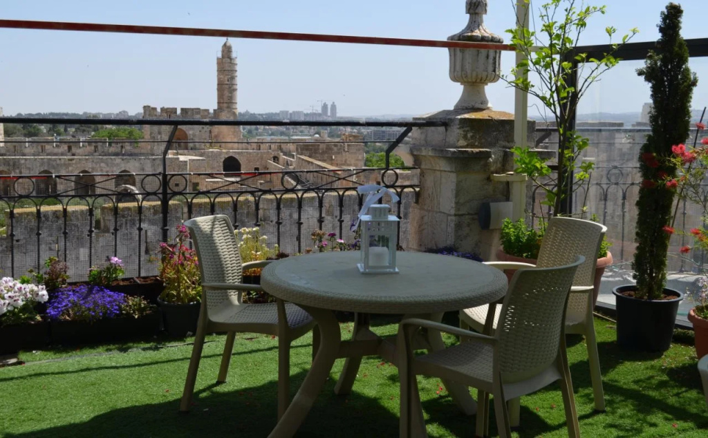 Balcony & Terrace