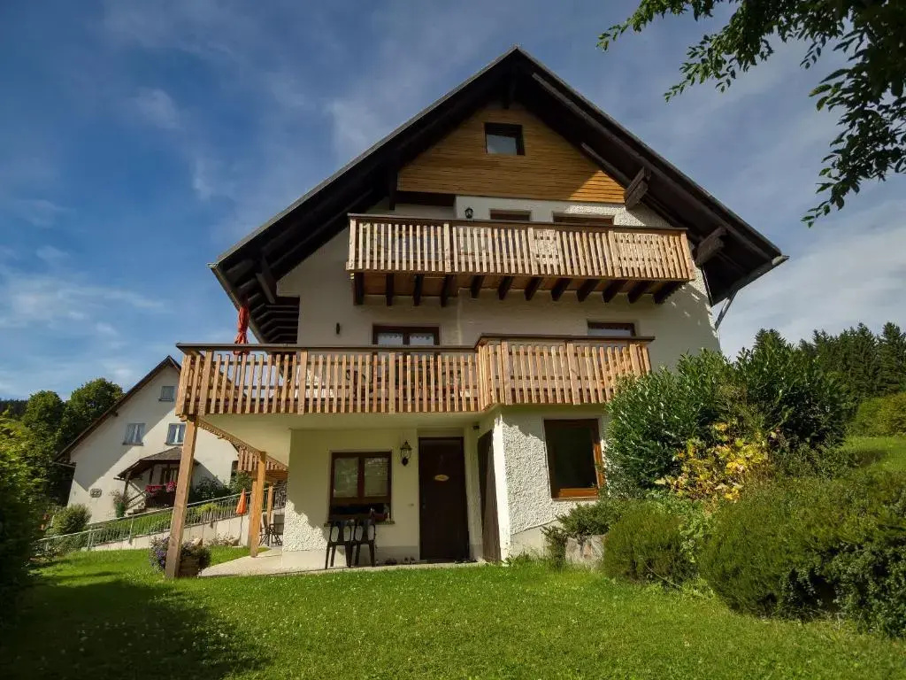 Apartment with garden view