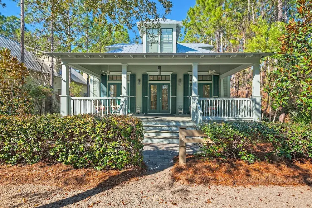 Lavish W/ Private Pool & Spa, Walk To Beach 4 Bedroom Home
